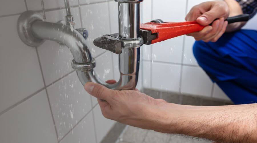 Expert burst pipe repair services in Benavides, TX